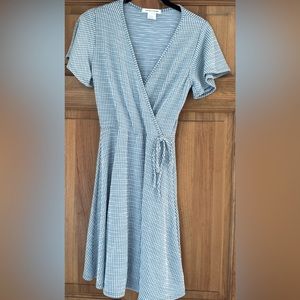 CAUTION TO THE WIND Women’s Sz Small Short Sleeve Spring Into Summer Dress NEW